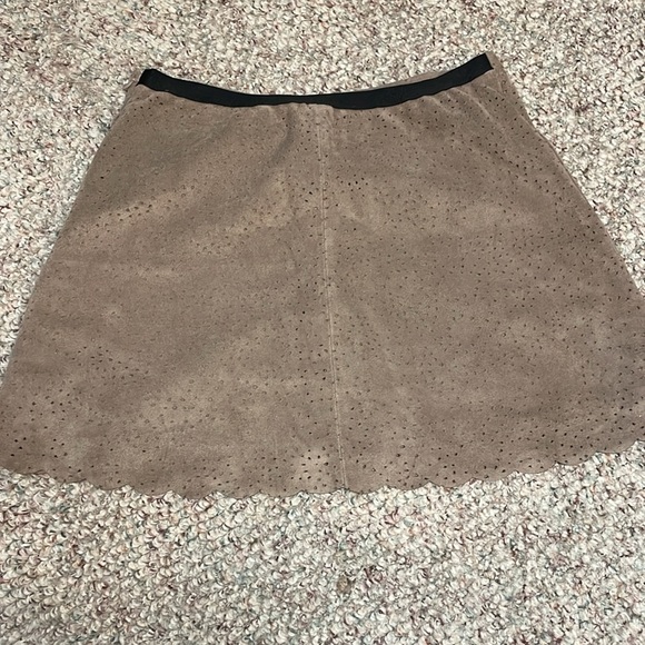 BCBGMaxAzria Tan Mini Skirt - Picture 8 of 9